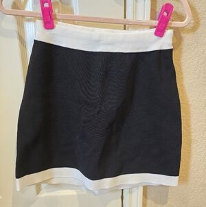 Aritzia Babaton Black And White Classic Mini Skirt Small